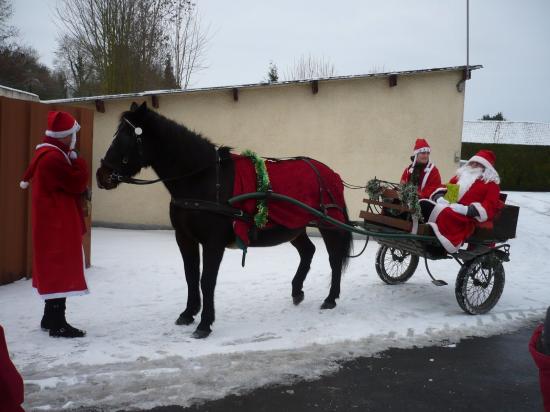 Père Noel en charette - 19 12 2009